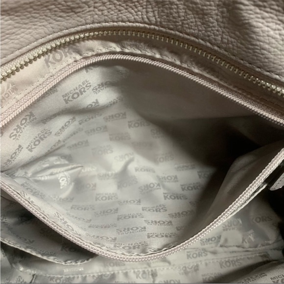 MiChaEl KoRs PebBle leaTHer t0tE hAnDbaG - Picture 12 of 13